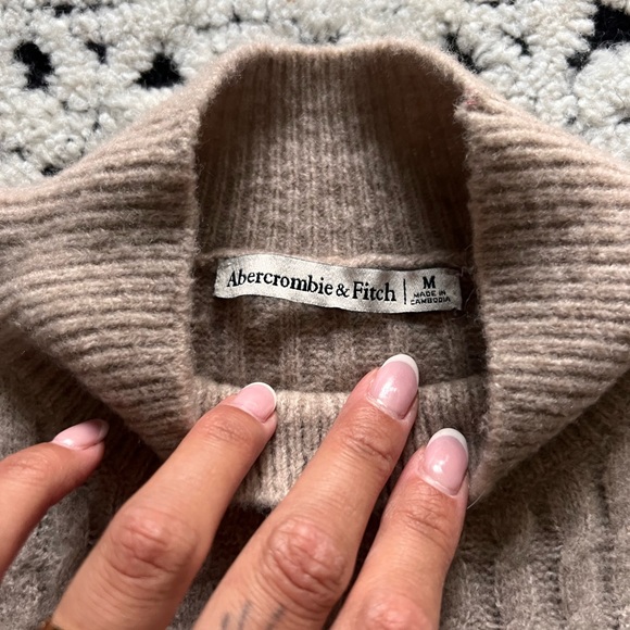 Abercrombie & Fitch Ribbed Knit Sweater in Beige - Picture 2 of 2